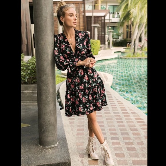 Shein// beautiful open back dress size small - Picture 4 of 11